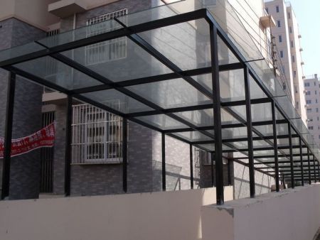 吊挂玻璃幕墙的施工技术及维修保养