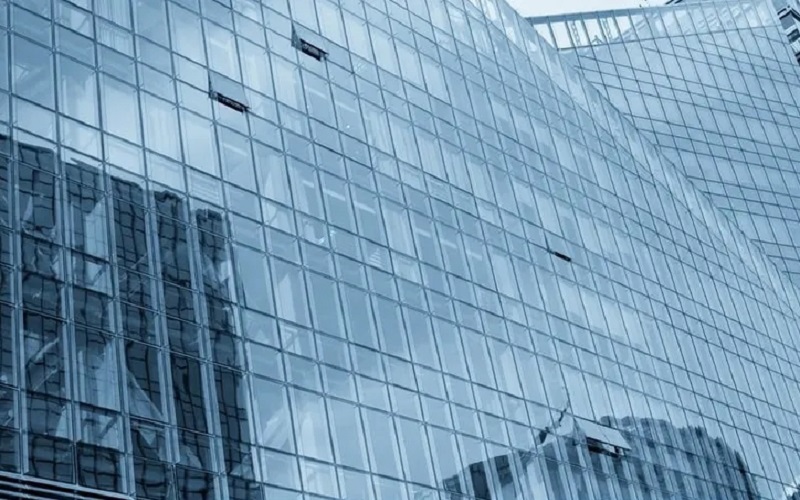 人流密集公共场所禁止采用全隐框玻璃幕墙