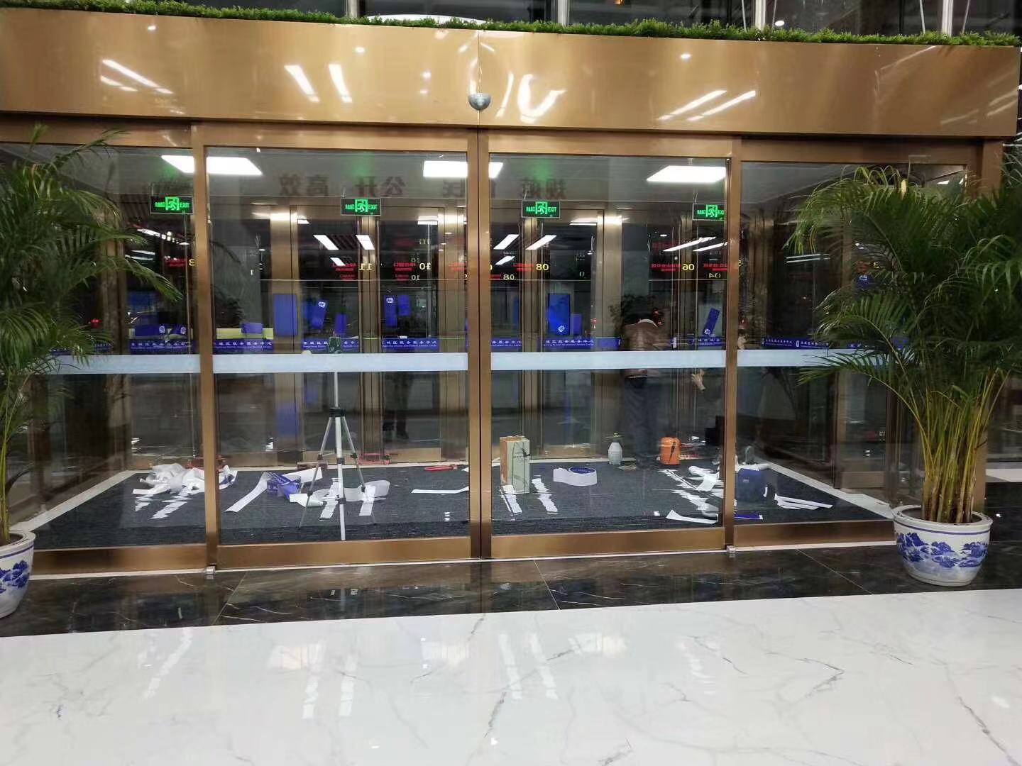 电动感应门