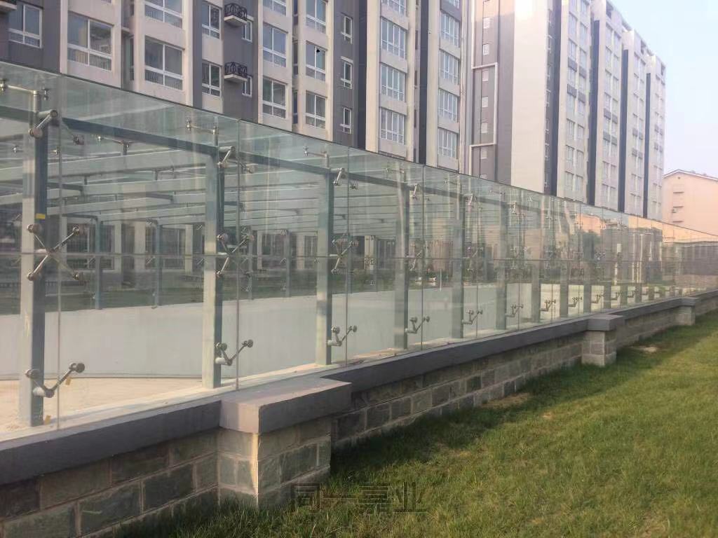 玻璃护栏
